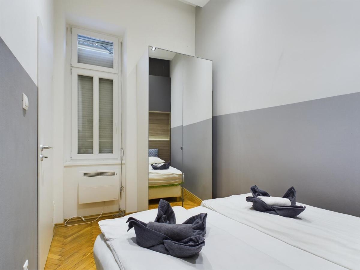 Gray Stylish Central Apartment Budapest Exterior foto