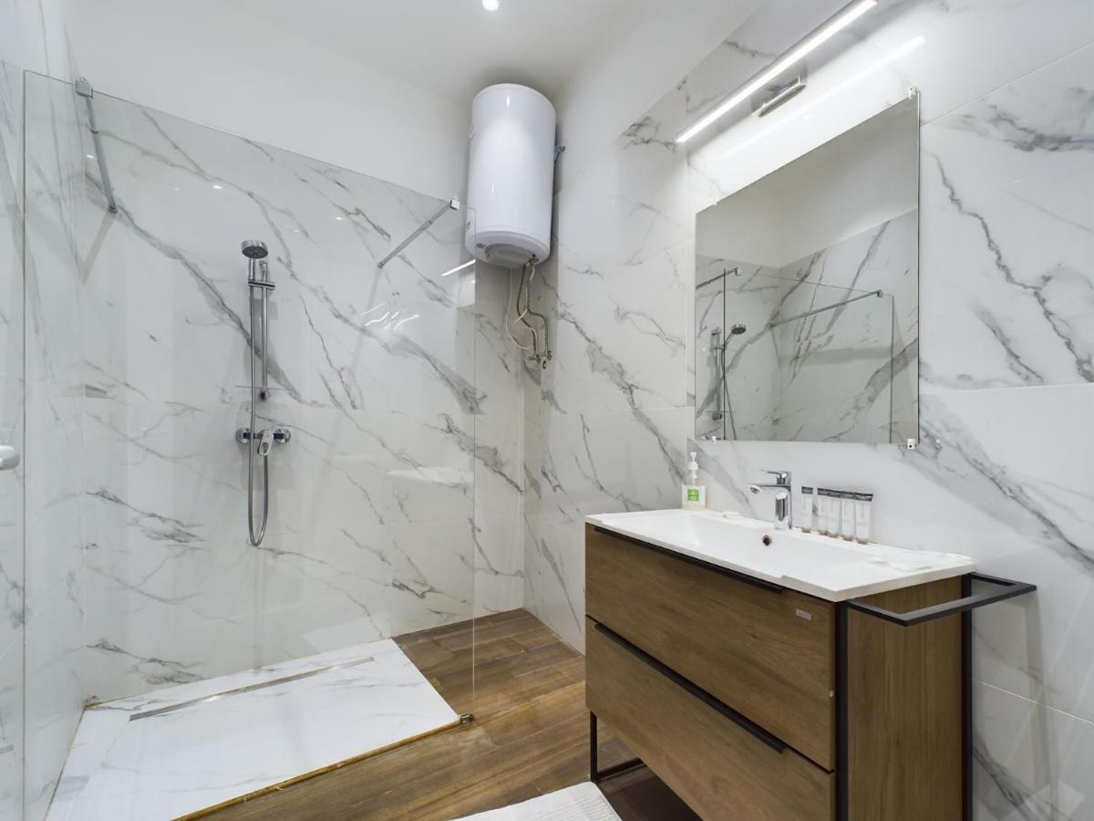 Gray Stylish Central Apartment Budapest Exterior foto
